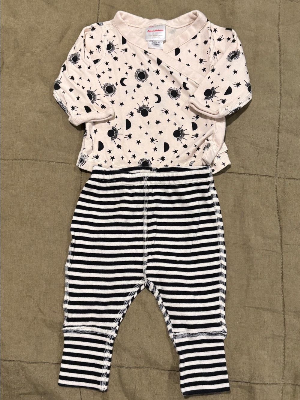Hanna Andersson 0-3m Black and White Layette Set